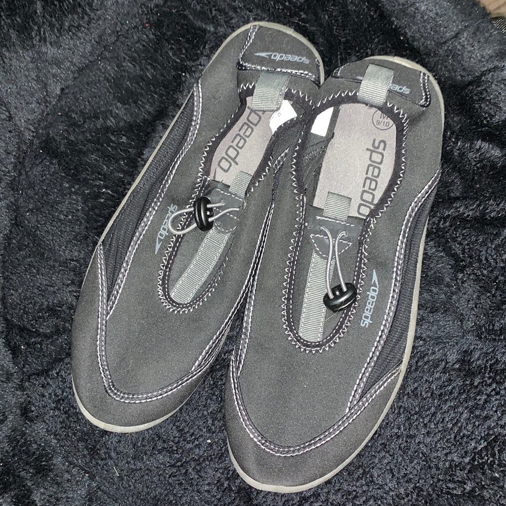 ⭐️5 for 25⭐️Speedo water shoes